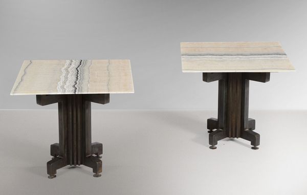 Coppia di tavoli bassi con struttura in metallo, legno e piani in Travertino.  - Asta Design - Associazione Nazionale - Case d'Asta italiane