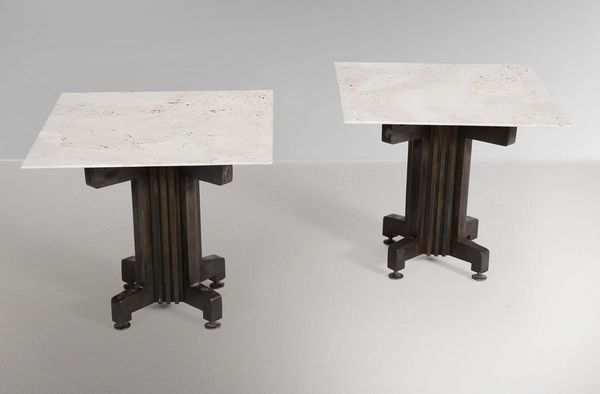 Coppia di tavoli bassi con struttura in metallo, legno e piani in Travertino.  - Asta Design - Associazione Nazionale - Case d'Asta italiane