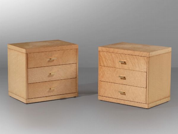 Due comodini con struttura in legno e dettagli in ottone.  - Asta Design - Associazione Nazionale - Case d'Asta italiane