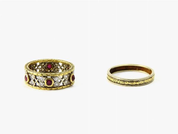 Due anelli in oro giallo e bianco, rubini e diamanti  - Asta Importanti Gioielli e orologi - Associazione Nazionale - Case d'Asta italiane