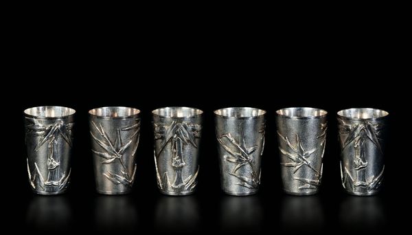 Sei piccoli bicchieri in argento con decoro di canne di bamb a rilievo, Cina, inizio XX secolo  - Asta Fine Chinese Works of Art - Associazione Nazionale - Case d'Asta italiane