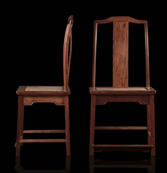 Coppia di sedie in legno Huanghuali, Cina, Dinastia Qing, XIX secolo  - Asta Fine Chinese Works of Art - Associazione Nazionale - Case d'Asta italiane