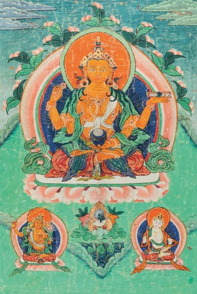 Thangka su seta con figura di Buddha centrale seduto su loto e altre due divinit, Tibet, XIX secolo  - Asta Fine Chinese Works of Art - Associazione Nazionale - Case d'Asta italiane