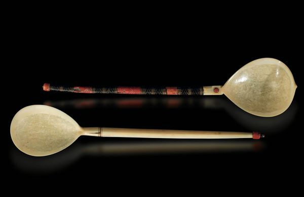 Coppia di cucchiai in avorio, Turchia, inizi XX secolo  - Asta Fine Chinese Works of Art - Associazione Nazionale - Case d'Asta italiane