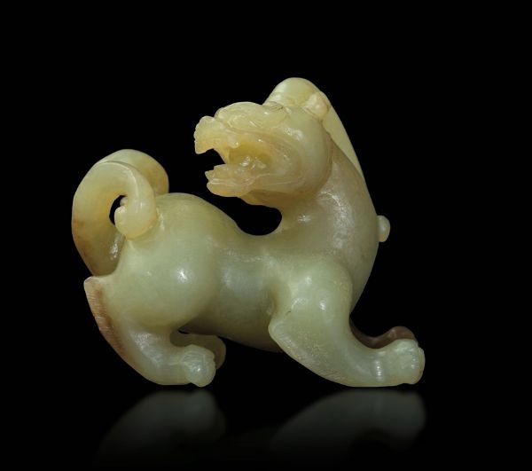 Figura di drago scolpita in giada gialla, Cina, Dinastia Qing, epoca Qianlong (1736-1796)  - Asta Fine Chinese Works of Art - Associazione Nazionale - Case d'Asta italiane