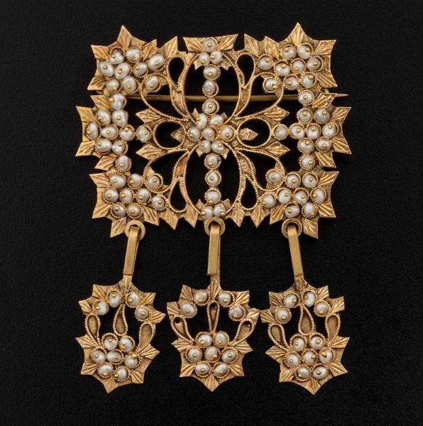 Spilla con piccole perle  - Asta Fine Coral Jewels - Associazione Nazionale - Case d'Asta italiane