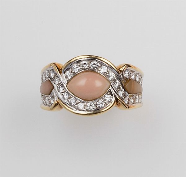 Demi-parure composta da orecchini ed anello con corallo rosa e diamanti  - Asta Fine Coral Jewels - Associazione Nazionale - Case d'Asta italiane