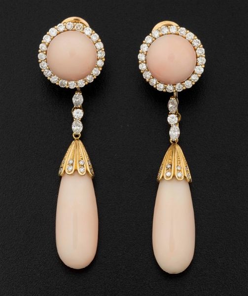 Orecchini pendenti con corallo rosa e diamanti  - Asta Fine Coral Jewels - Associazione Nazionale - Case d'Asta italiane