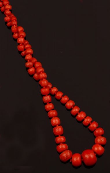 Collana in corallo rosso-arancio, a boules scalari  - Asta Fine Coral Jewels - Associazione Nazionale - Case d'Asta italiane