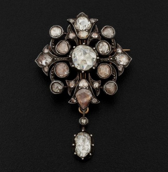 Spilla/pendente con diamanti taglio rosa d'Olanda  - Asta Fine Coral Jewels - Associazione Nazionale - Case d'Asta italiane