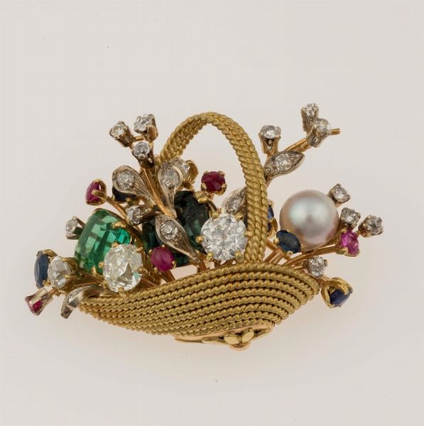 Spilla Cestino di fiori con diamanti, rubini, zaffiri, smeraldi e perla  - Asta Fine Jewels - Associazione Nazionale - Case d'Asta italiane