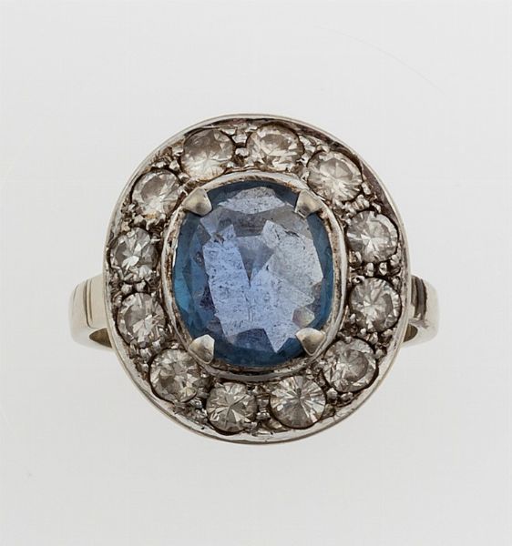 Anello con zaffiro Sri Lanka di ct 1,70 circa e diamanti a contorno  - Asta Fine Jewels - Associazione Nazionale - Case d'Asta italiane