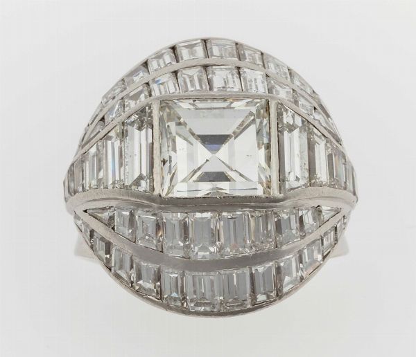 Anello con diamante centrale taglio carr di ct 2,80 circa  - Asta Fine Jewels - Associazione Nazionale - Case d'Asta italiane