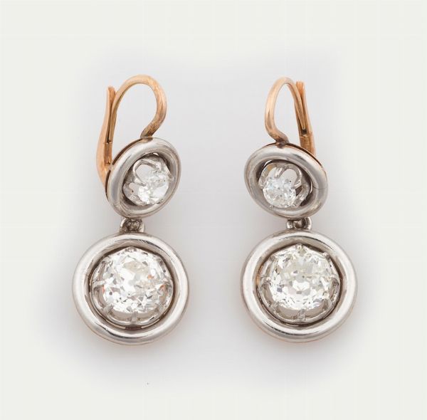 Orecchini pendenti con diamanti di vecchio taglio  - Asta Fine Jewels - Associazione Nazionale - Case d'Asta italiane