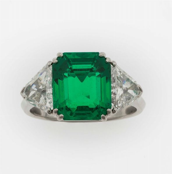 Anello con smeraldo Colombia di ct 4,50  - Asta Fine Jewels - Associazione Nazionale - Case d'Asta italiane