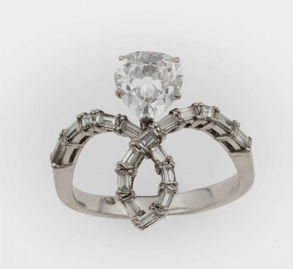 Anello con diamante taglio goccia di ct 1,09  - Asta Fine Jewels - Associazione Nazionale - Case d'Asta italiane