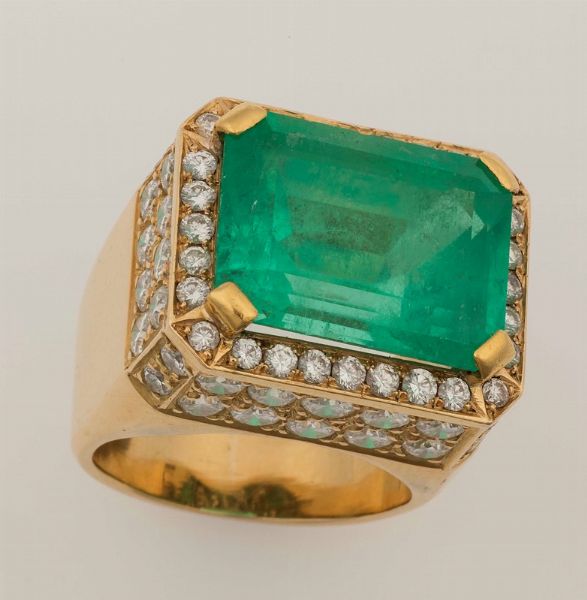 Anello con smeraldo Colombia di ct 17,50 circa e diamanti taglio brillante  - Asta Fine Jewels - Associazione Nazionale - Case d'Asta italiane