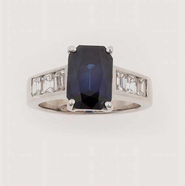 Anello con zaffiro di ct 3,37 e diamanti  - Asta Fine Jewels - Associazione Nazionale - Case d'Asta italiane
