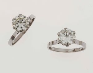 Contrari con diamanti taglio brillante di ct 2,49 e 2,80  - Asta Fine Jewels - Associazione Nazionale - Case d'Asta italiane