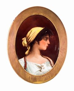 MINIATURA - Cm 11x9 (ovale) XIX secolo  su ceramica raffigurante un ritratto di donna con cuffia gialla. Montatura in ottone  [..]