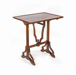 GALLE' - H. 78x72x51 Tavolino a vela in legno di noce. Piano di forma rettangolare con intarsio in legni di varie essenze  [..]