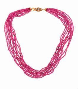 GIROCOLLO - Lunghezza cm 42 composto da dieci fili di tormaline rosa sfaccettate  con sfere di spinello nero Chiusura in argento  [..]