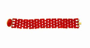 BRACCIALE - Peso gr 34 8 Lunghezza cm 19 composto da sette fili di segmenti in corallo rosso mediterraneo raccordati da oro  [..]
