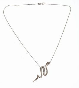 CATENA CON CIONDOLO - Peso gr 8 1 in oro bianco a forma di serpente con pavé di diamanti taglio brillante per totali ct 0 40 ca
