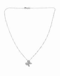 CATENA CON CIONDOLO - Peso gr 2 8 in oro bianco  a forma di farfalla  con pavé di diamanti taglio brillante per totali ct 0 36 ca  probabile  [..]
