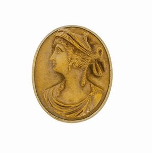 SPILLA - cm 5x4 (ovale) in metallo  trattenente cammeo in pietra lavica incisa con volto femminile