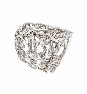 ANELLO - Peso gr 11 9 Misura16 in oro bianco  a fascia  con farfalle stilizzate in diamanti taglio brillante per totali  [..]
