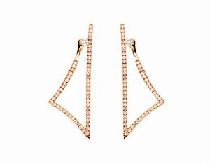 COPPIA DI ORECCHINI - Peso gr 7 3 pendenti  in oro rosa  di forma geometrica con diamanti taglio brillante per totali ct 1 08 ca  probabile  [..]