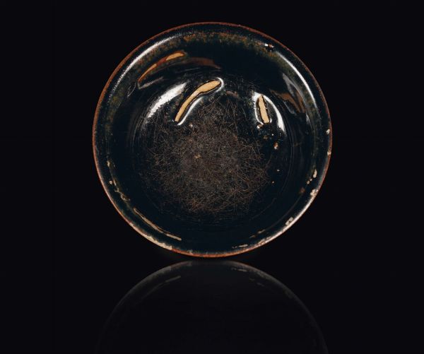 Ciotolina in grs con smalto interno nero, Cina, Dinastia Song (960-1279)  - Asta Fine Chinese Works of Art - Associazione Nazionale - Case d'Asta italiane