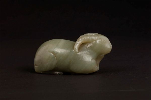 Figura di ariete in giada bianca Celadon, Cina, Dinastia Qing, XVIII secolo  - Asta Fine Chinese Works of Art - Associazione Nazionale - Case d'Asta italiane