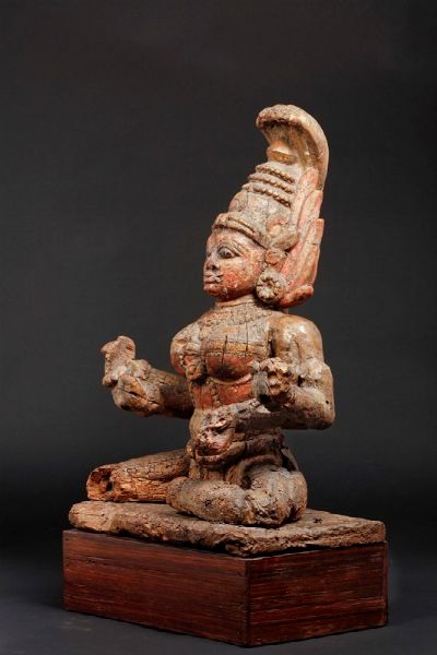 Figura di divinit seduta in legno con policromia, India, XVII secolo  - Asta Fine Chinese Works of Art - Associazione Nazionale - Case d'Asta italiane