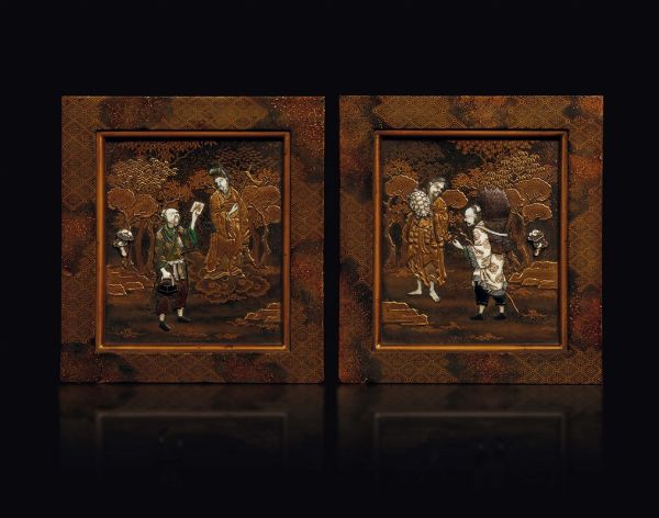 Due pannelli Shibayama in legno con lutilizzo di diverse tecniche di lacca e con intarsi in avorio raffiguranti personaggi, Giappone, epoca Meiji, XIX secolo  - Asta Fine Chinese Works of Art - Associazione Nazionale - Case d'Asta italiane