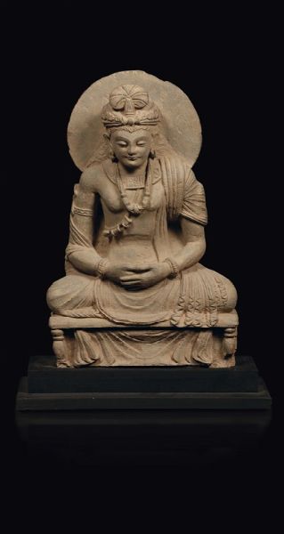 Figura di Buddha seduto con aura in pietra, Gandhara, III/IV secolo  - Asta Fine Chinese Works of Art - Associazione Nazionale - Case d'Asta italiane