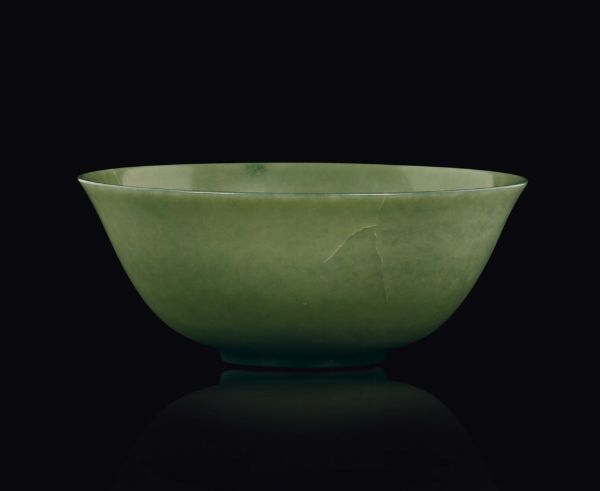 Coppa in giada verde, Cina, Dinastia Qing, XIX secolo  - Asta Fine Chinese Works of Art - Associazione Nazionale - Case d'Asta italiane