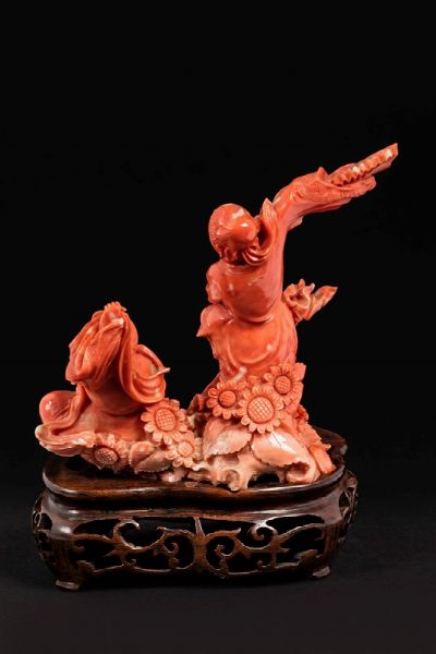 Gruppo scolpito in corallo raffigurante due Guanyin con ventaglio, Cina, inizio XX secolo  - Asta Fine Chinese Works of Art - Associazione Nazionale - Case d'Asta italiane