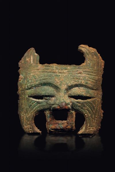 Maschera taotie in bronzo, Cina, Dinastia Zhou (1027-221 a.C.)  - Asta Fine Chinese Works of Art - Associazione Nazionale - Case d'Asta italiane