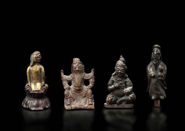 Quattro piccoli dignitari in bronzo, Tibet, XVII/XVIII secolo  - Asta Fine Chinese Works of Art - Associazione Nazionale - Case d'Asta italiane