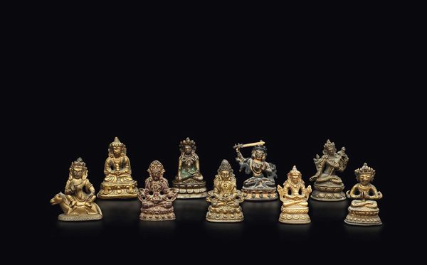 Nove piccole figure di Amitayus in bronzo dorato, Tibet, XVIII secolo  - Asta Fine Chinese Works of Art - Associazione Nazionale - Case d'Asta italiane