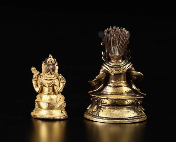 Due piccole sculture in bronzo dorato raffiguranti Mahakala ed Amitayus, Tibet, XVIII secolo  - Asta Fine Chinese Works of Art - Associazione Nazionale - Case d'Asta italiane