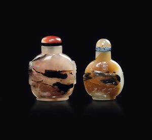 Due snuff bottles in agata una con uccellini e una con aragosta, Cina, Dinastia Qing, XIX secolo  - Asta Fine Chinese Works of Art - Associazione Nazionale - Case d'Asta italiane