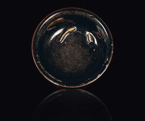Ciotolina in grs con smalto interno nero, Cina, Dinastia Song (960-1279)  - Asta Fine Chinese Works of Art - Associazione Nazionale - Case d'Asta italiane