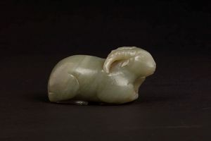 Figura di ariete in giada bianca Celadon, Cina, Dinastia Qing, XVIII secolo  - Asta Fine Chinese Works of Art - Associazione Nazionale - Case d'Asta italiane
