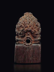 Rarissimo sigillo in legno di zitan finemente intagliato con litania da preghiera, Tibet, XVIII secolo  - Asta Fine Chinese Works of Art - Associazione Nazionale - Case d'Asta italiane