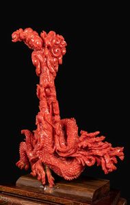 Figura di Guanyin scolpita in corallo su drago, Cina, inizio XX secolo  - Asta Fine Chinese Works of Art - Associazione Nazionale - Case d'Asta italiane