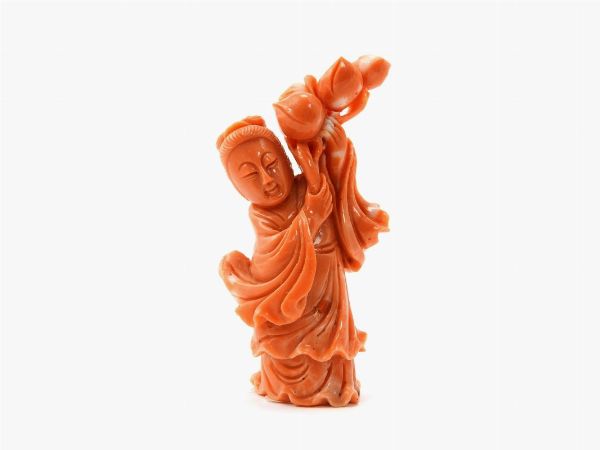 Scultura cinese in corallo rosso arancio  - Asta Gioielli e Orologi - I / Una collezione di gioielli di una nobildonna veneziana - Associazione Nazionale - Case d'Asta italiane