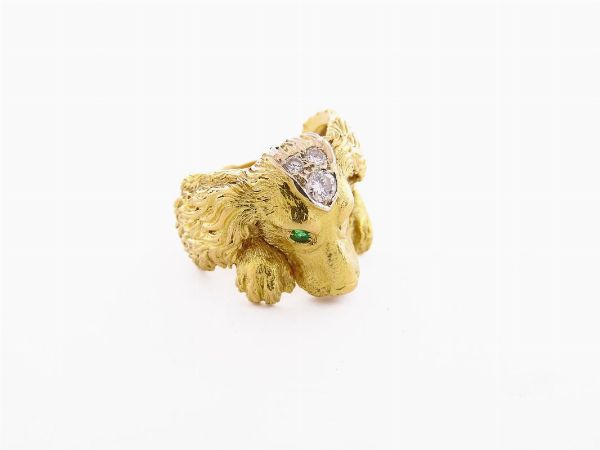 Anello animalier in oro giallo, diamanti e smeraldi  - Asta Gioielli - II - Associazione Nazionale - Case d'Asta italiane